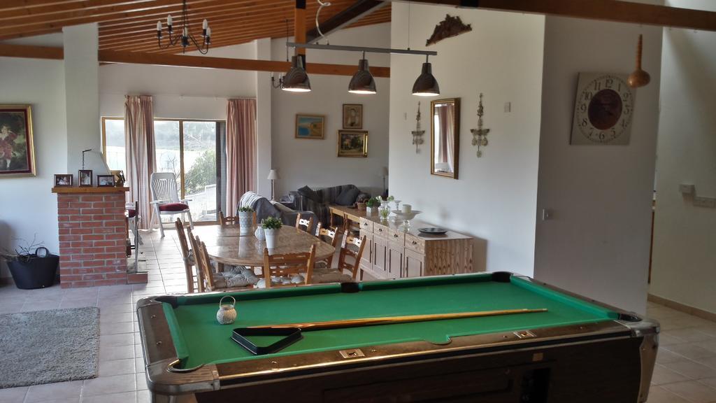 Villa In Moniatis الغرفة الصورة