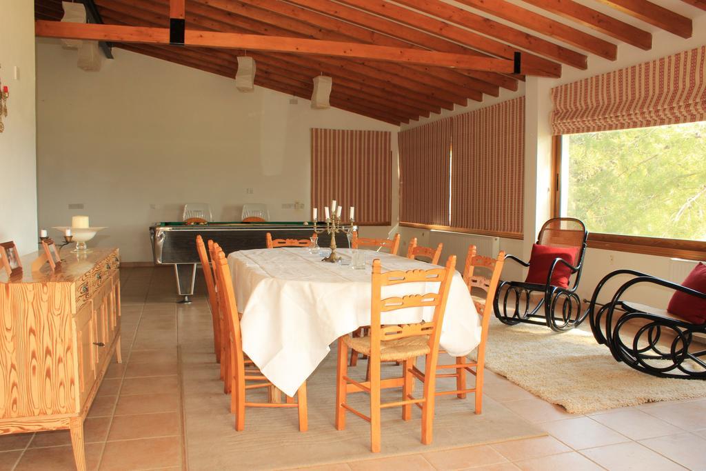 Villa In Moniatis الغرفة الصورة